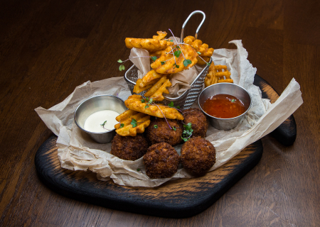 Митболы куриные с картофельными дольками