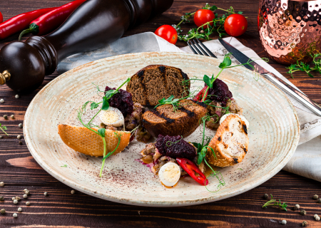 Форшмак из атлантической сельди с муссом из свеклы