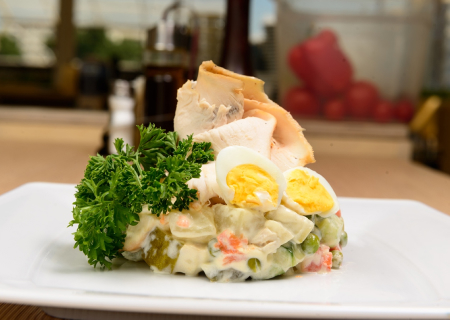 Салат Оливье с цыпленком