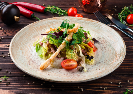 Салат с ростбифом и вялеными томатами